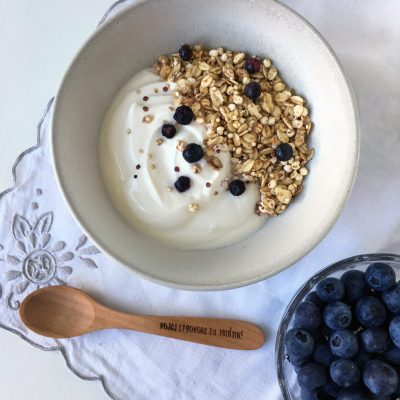Ovseni kosmiči za večerjo Fruštek granola Borovnice & kvinoja
