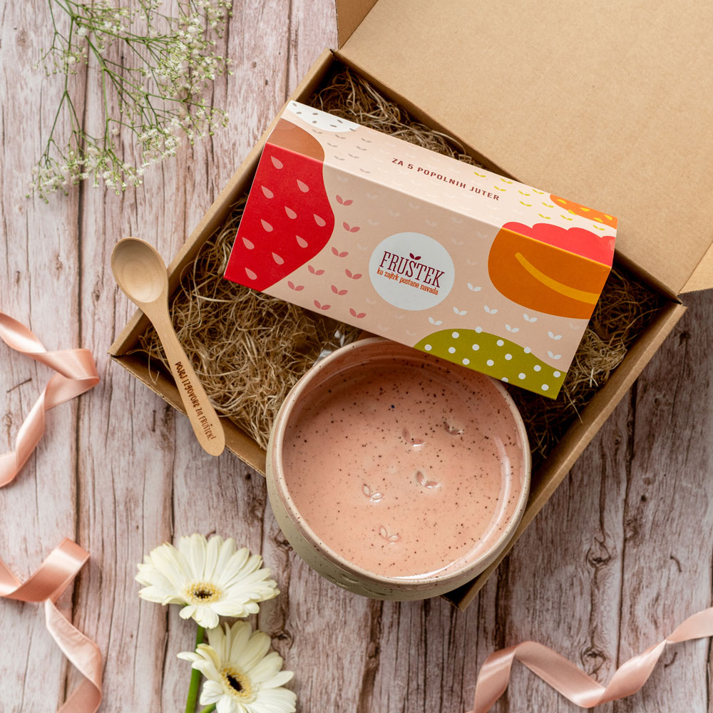 Darilni set: Fruštek granola, emajlirana skodelica in žlička